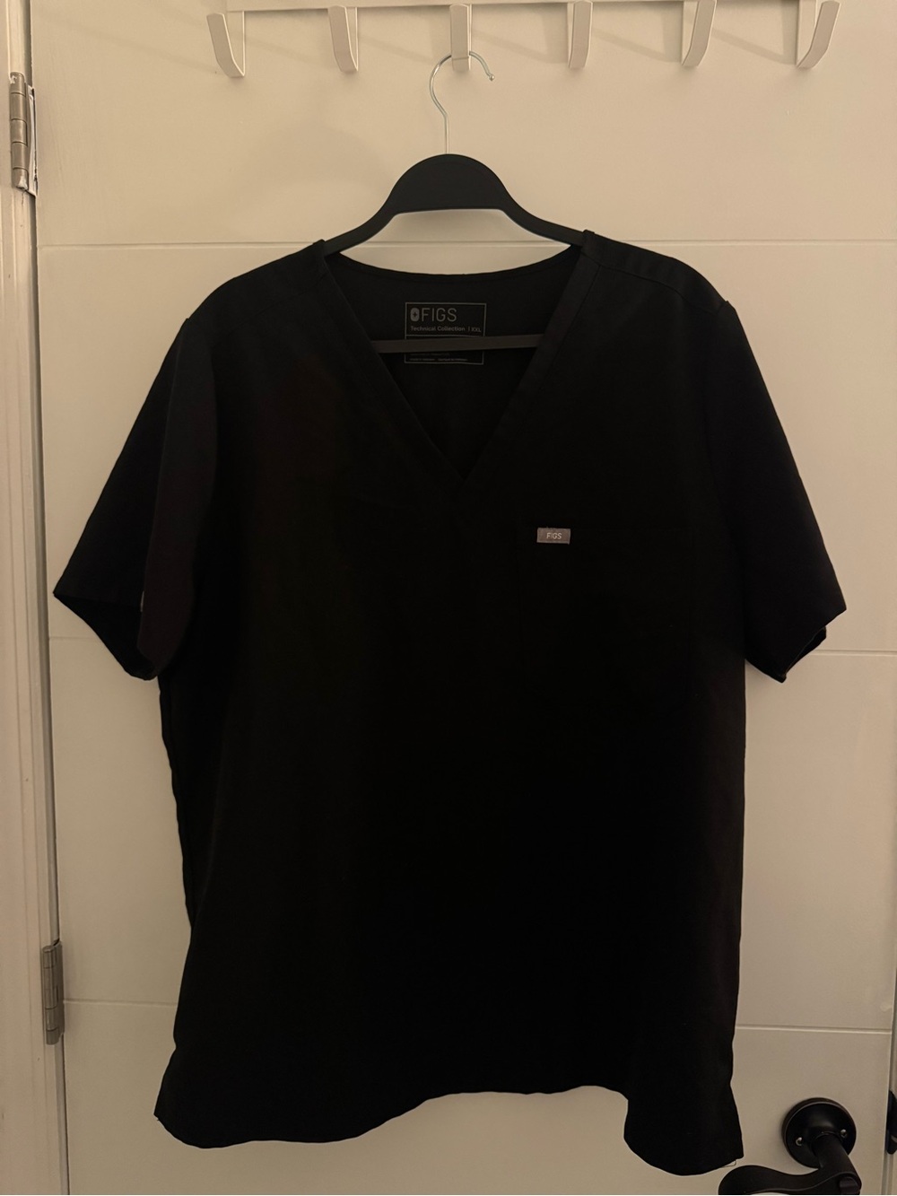 FIGS Catarina Black V-Neck Scrub Top